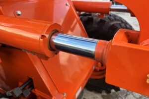 サムネイル: 令和４年　日立　ZW80S-5B　スノースパイクタイヤ装着車　0.9立米　使用時間1578時間（車検令和8年7月）