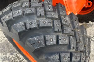 サムネイル: 令和４年　日立　ZW80S-5B　スノースパイクタイヤ装着車　0.9立米　使用時間1578時間（車検令和8年7月）
