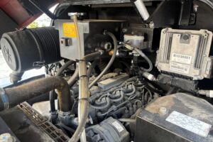 サムネイル: 令和４年　日立　ZW80S-5B　スノースパイクタイヤ装着車　0.9立米　使用時間1578時間（車検令和8年7月）