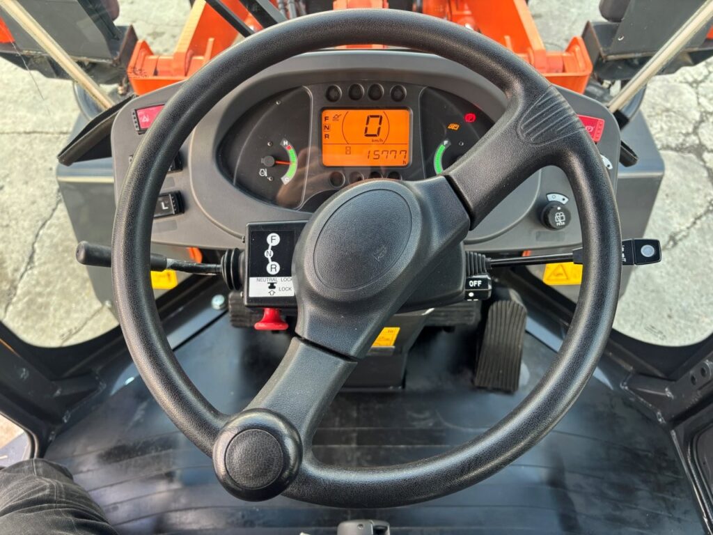 令和４年　日立　ZW80S-5B　スノースパイクタイヤ装着車　0.9立米　使用時間1578時間（車検令和8年7月）