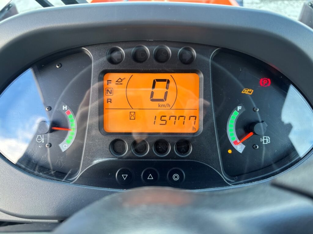 令和４年　日立　ZW80S-5B　スノースパイクタイヤ装着車　0.9立米　使用時間1578時間（車検令和8年7月）