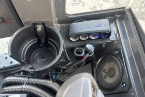 サムネイル: 令和４年　日立　ZW80S-5B　スノースパイクタイヤ装着車　0.9立米　使用時間1578時間（車検令和8年7月）