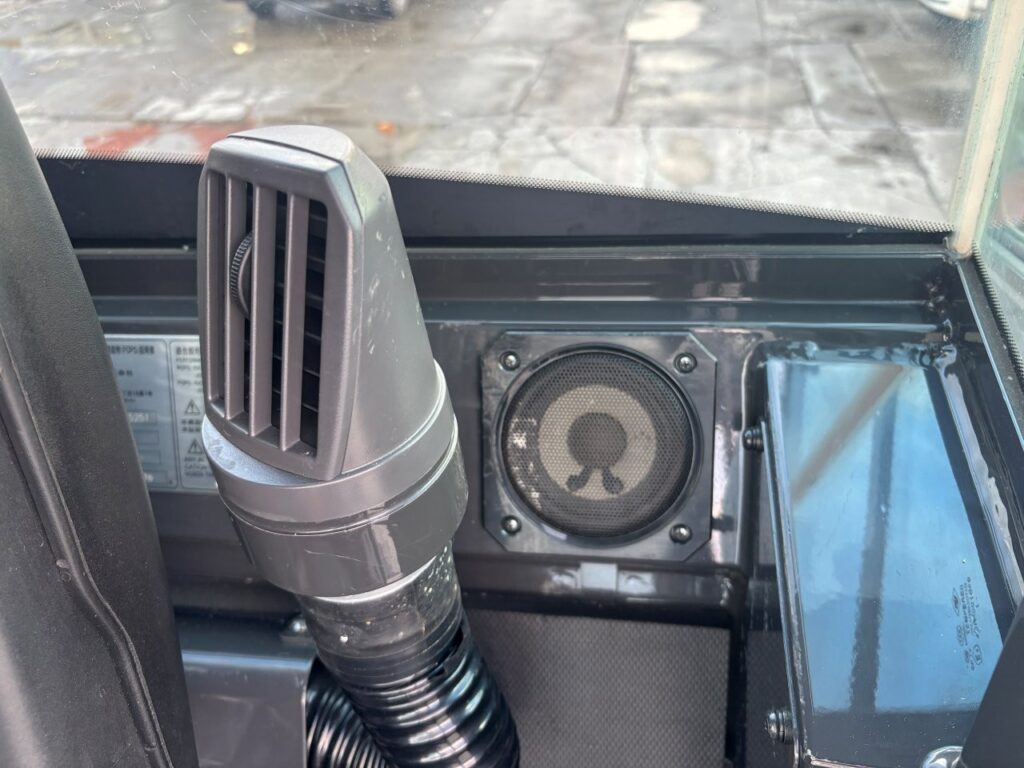 令和４年　日立　ZW80S-5B　スノースパイクタイヤ装着車　0.9立米　使用時間1578時間（車検令和8年7月）