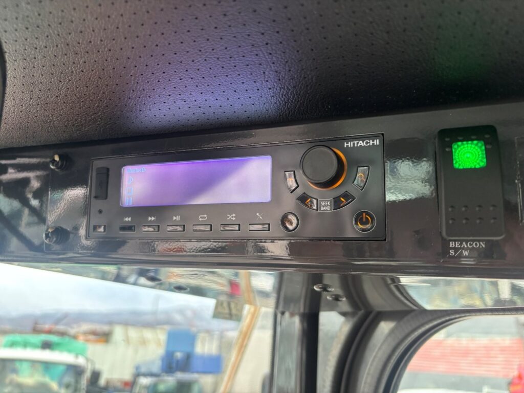 令和４年　日立　ZW80S-5B　スノースパイクタイヤ装着車　0.9立米　使用時間1578時間（車検令和8年7月）