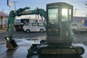 サムネイル: 平成２５年　バックホー　コベルコ　ＳＫ３８ＵＲ　0.07㎥　後方超小旋回　クレーン仕様