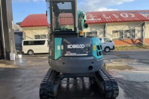 サムネイル: 平成２５年　バックホー　コベルコ　ＳＫ３８ＵＲ　0.07㎥　後方超小旋回　クレーン仕様