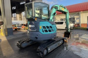 サムネイル: 平成２５年　バックホー　コベルコ　ＳＫ３８ＵＲ　0.07㎥　後方超小旋回　クレーン仕様