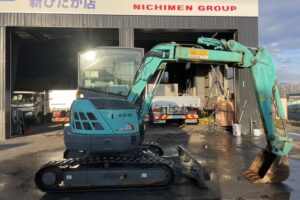 サムネイル: 平成２５年　バックホー　コベルコ　ＳＫ３８ＵＲ　0.07㎥　後方超小旋回　クレーン仕様