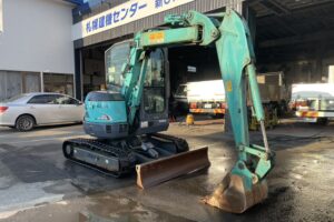 サムネイル: 平成２５年　バックホー　コベルコ　ＳＫ３８ＵＲ　0.07㎥　後方超小旋回　クレーン仕様