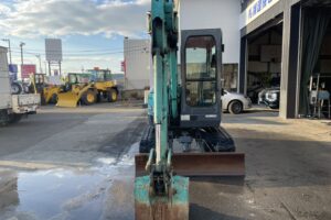 サムネイル: 平成２５年　バックホー　コベルコ　ＳＫ３８ＵＲ　0.07㎥　後方超小旋回　クレーン仕様