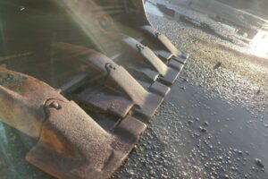 サムネイル: 平成２５年　バックホー　コベルコ　ＳＫ３８ＵＲ　0.07㎥　後方超小旋回　クレーン仕様