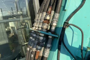 サムネイル: 平成２５年　バックホー　コベルコ　ＳＫ３８ＵＲ　0.07㎥　後方超小旋回　クレーン仕様