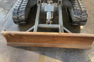 サムネイル: 平成２５年　バックホー　コベルコ　ＳＫ３８ＵＲ　0.07㎥　後方超小旋回　クレーン仕様