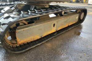 サムネイル: 平成２５年　バックホー　コベルコ　ＳＫ３８ＵＲ　0.07㎥　後方超小旋回　クレーン仕様