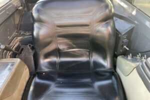 サムネイル: 平成２５年　バックホー　コベルコ　ＳＫ３８ＵＲ　0.07㎥　後方超小旋回　クレーン仕様