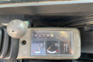 サムネイル: 平成２５年　バックホー　コベルコ　ＳＫ３８ＵＲ　0.07㎥　後方超小旋回　クレーン仕様