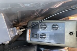 サムネイル: 平成２５年　バックホー　コベルコ　ＳＫ３８ＵＲ　0.07㎥　後方超小旋回　クレーン仕様