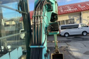 サムネイル: 平成２５年　バックホー　コベルコ　ＳＫ３８ＵＲ　0.07㎥　後方超小旋回　クレーン仕様