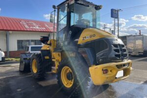 サムネイル: 令和３年　ホイールローダー　日立　ＺＷ80S-5B　0.9㎥　スノースパイクタイヤ　使用時間2010時間　　　