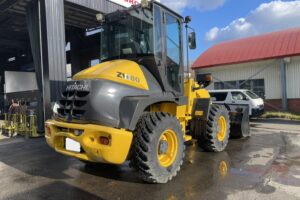 サムネイル: 令和３年　ホイールローダー　日立　ＺＷ80S-5B　0.9㎥　スノースパイクタイヤ　使用時間2010時間　　　