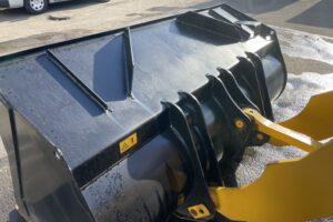 サムネイル: 令和３年　ホイールローダー　日立　ＺＷ80S-5B　0.9㎥　スノースパイクタイヤ　使用時間2010時間　　　