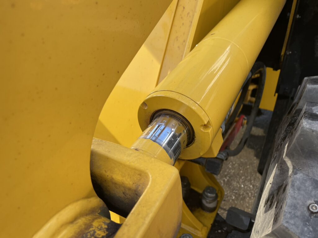 令和３年　ホイールローダー　日立　ＺＷ80S-5B　0.9㎥　スノースパイクタイヤ　使用時間2010時間　　　