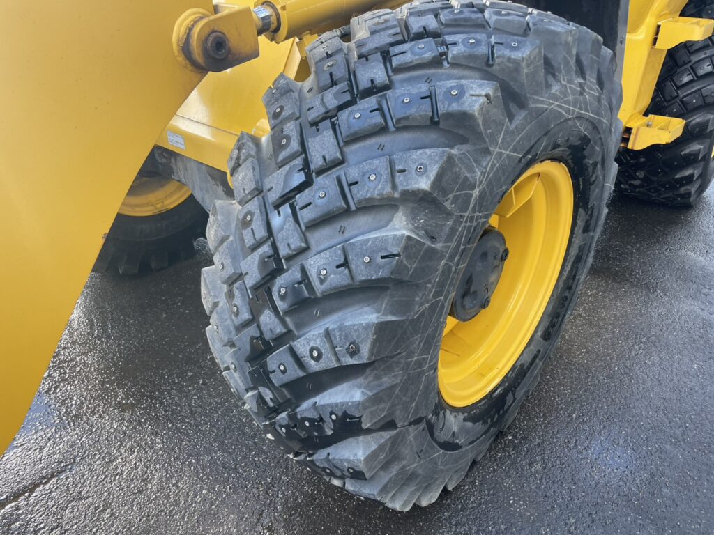 令和３年　ホイールローダー　日立　ＺＷ80S-5B　0.9㎥　スノースパイクタイヤ　使用時間2010時間　　　