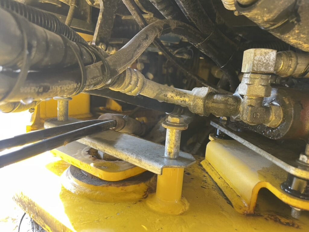 令和３年　ホイールローダー　日立　ＺＷ80S-5B　0.9㎥　スノースパイクタイヤ　使用時間2010時間　　　