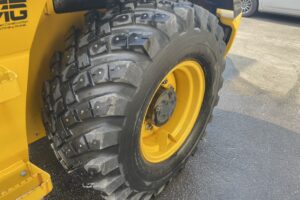 サムネイル: 令和３年　ホイールローダー　日立　ＺＷ80S-5B　0.9㎥　スノースパイクタイヤ　使用時間2010時間　　　