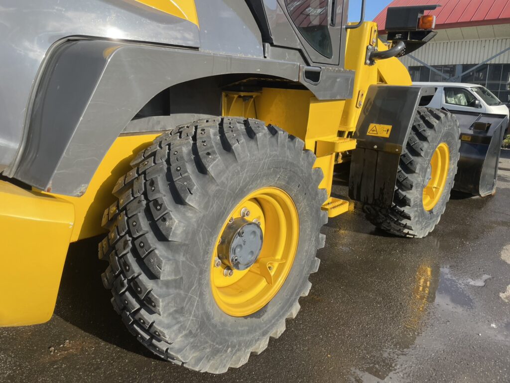 令和３年　ホイールローダー　日立　ＺＷ80S-5B　0.9㎥　スノースパイクタイヤ　使用時間2010時間　　　