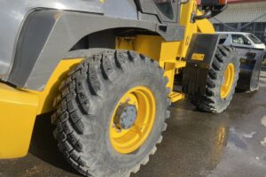 サムネイル: 令和３年　ホイールローダー　日立　ＺＷ80S-5B　0.9㎥　スノースパイクタイヤ　使用時間2010時間　　　