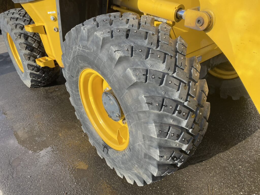 令和３年　ホイールローダー　日立　ＺＷ80S-5B　0.9㎥　スノースパイクタイヤ　使用時間2010時間　　　