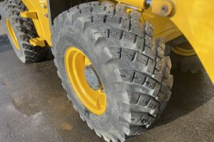 サムネイル: 令和３年　ホイールローダー　日立　ＺＷ80S-5B　0.9㎥　スノースパイクタイヤ　使用時間2010時間　　　