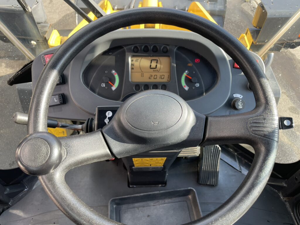 令和３年　ホイールローダー　日立　ＺＷ80S-5B　0.9㎥　スノースパイクタイヤ　使用時間2010時間　　　