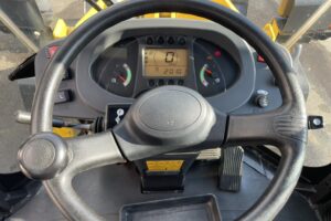 サムネイル: 令和３年　ホイールローダー　日立　ＺＷ80S-5B　0.9㎥　スノースパイクタイヤ　使用時間2010時間　　　