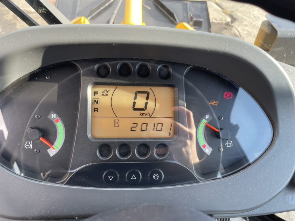 令和３年　ホイールローダー　日立　ＺＷ80S-5B　0.9㎥　スノースパイクタイヤ　使用時間2010時間　　　