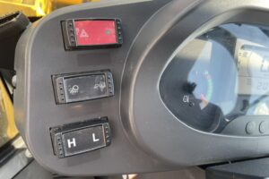 サムネイル: 令和３年　ホイールローダー　日立　ＺＷ80S-5B　0.9㎥　スノースパイクタイヤ　使用時間2010時間　　　