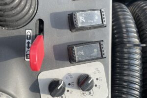 サムネイル: 令和３年　ホイールローダー　日立　ＺＷ80S-5B　0.9㎥　スノースパイクタイヤ　使用時間2010時間　　　