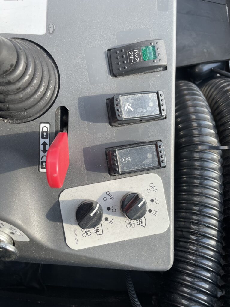 令和３年　ホイールローダー　日立　ＺＷ80S-5B　0.9㎥　スノースパイクタイヤ　使用時間2010時間　　　