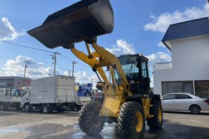 サムネイル: 令和３年　ホイールローダー　日立　ＺＷ80S-5B　0.9㎥　スノースパイクタイヤ　使用時間2010時間　　　