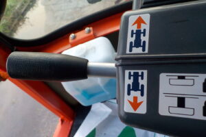 サムネイル: 平成26年　クボタ　ホイールローダー　R430Z　★0.4立米◆バケット幅157㎝★使用時間約850HR★