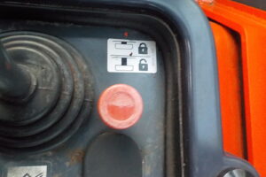 サムネイル: 平成26年　クボタ　ホイールローダー　R430Z　★0.4立米◆バケット幅157㎝★使用時間約850HR★