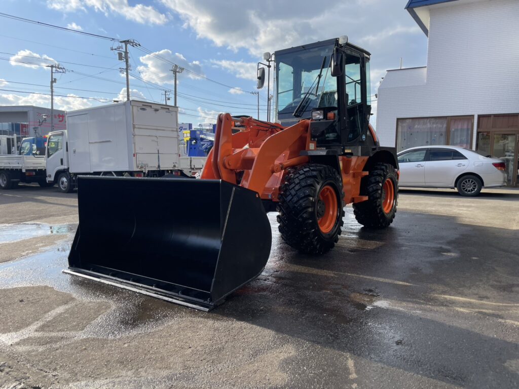 令和7年　ZW80S-5B　0.9㎥　バケット幅199cm　スノースパイクタイヤ　車検令和9年11月