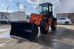 令和7年　ZW80S-5B　0.9㎥　バケット幅199cm　スノースパイクタイヤ　車検令和9年11月