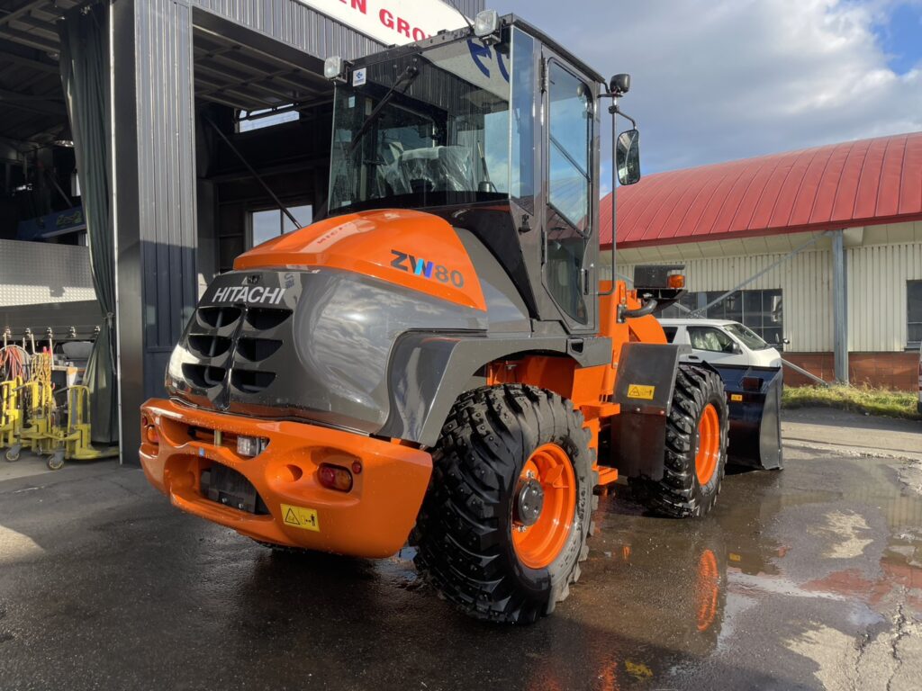 令和7年　ZW80S-5B　0.9㎥　バケット幅199cm　スノースパイクタイヤ　車検令和9年11月