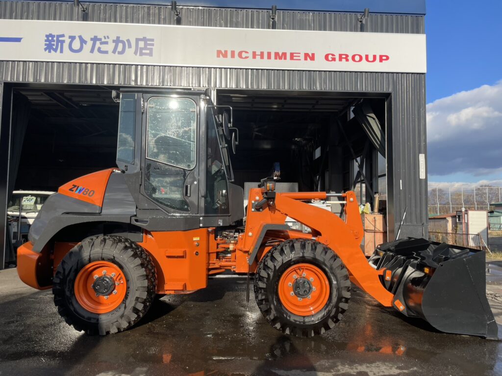 令和7年　ZW80S-5B　0.9㎥　バケット幅199cm　スノースパイクタイヤ　車検令和9年11月