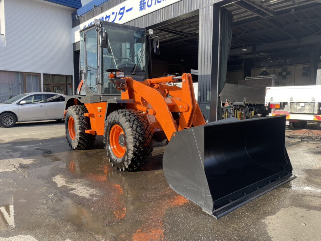 令和7年　ZW80S-5B　0.9㎥　バケット幅199cm　スノースパイクタイヤ　車検令和9年11月