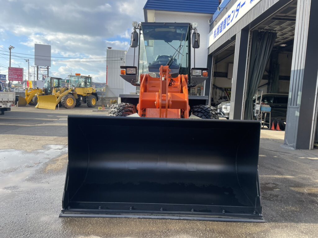 令和7年　ZW80S-5B　0.9㎥　バケット幅199cm　スノースパイクタイヤ　車検令和9年11月