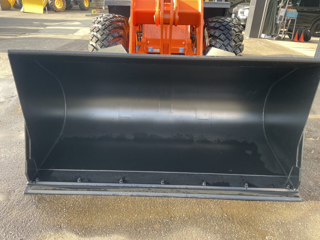 令和7年　ZW80S-5B　0.9㎥　バケット幅199cm　スノースパイクタイヤ　車検令和9年11月