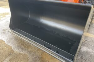 サムネイル: 令和7年　ZW80S-5B　0.9㎥　バケット幅199cm　スノースパイクタイヤ　車検令和9年11月